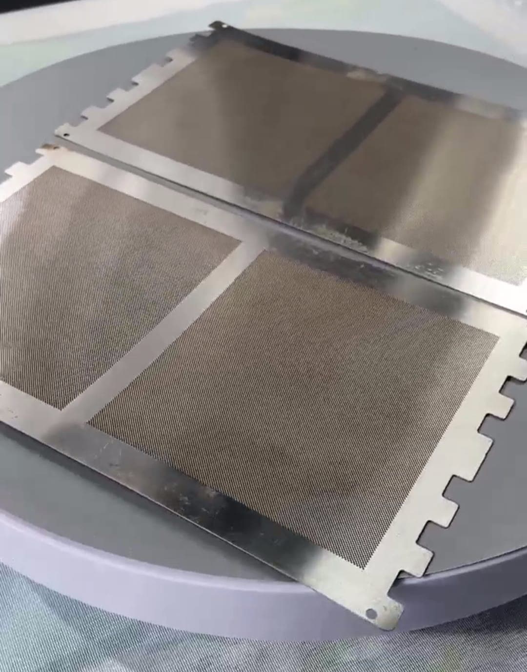 Vacuum Heat Treatment of 4J29 Iron-Nickel Alloy Sheet for Semiconductor Applications